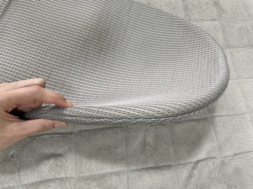 ネオママイズムのクッション部分の厚みが分かる写真。