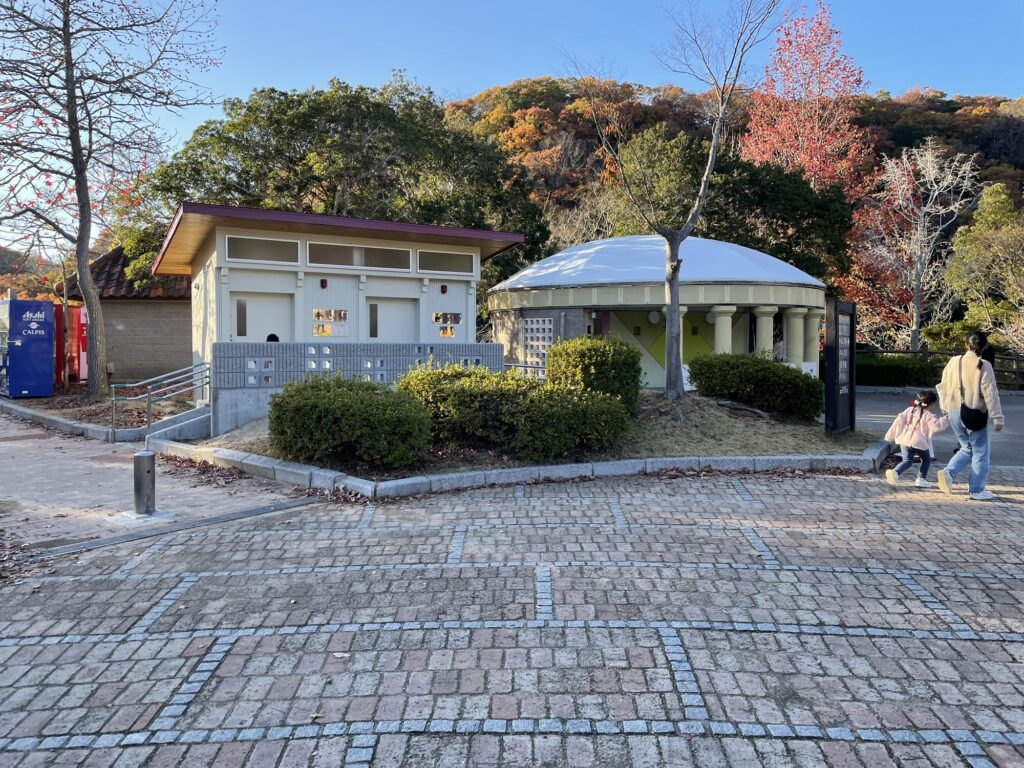 しあわせの村のトリム園地にあるトイレ
