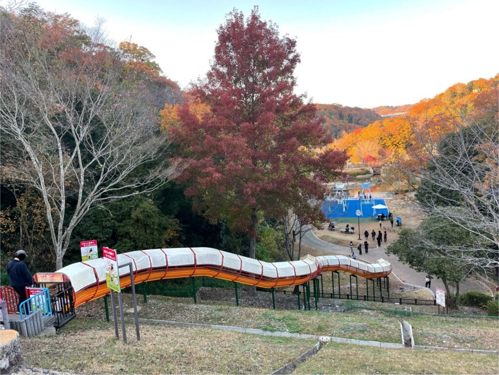 しあわせの村のトリム園地にあるロングスライダー