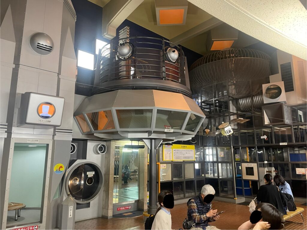 こども科学館の大型遊具「たんけんとりで」