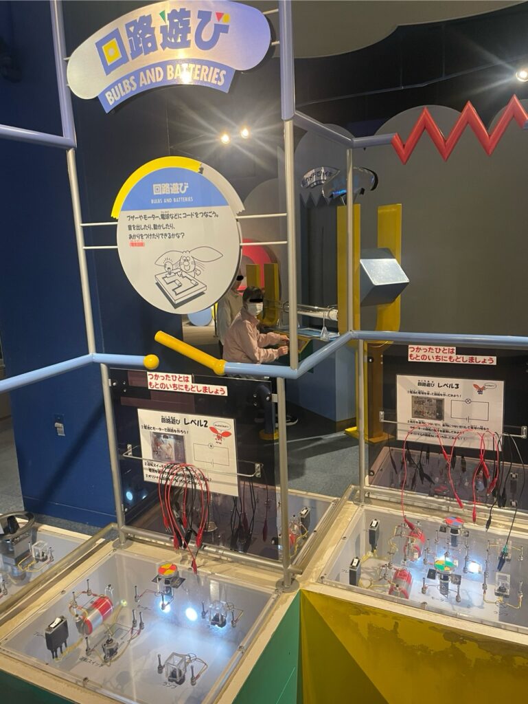 電気回路を体験できる展示