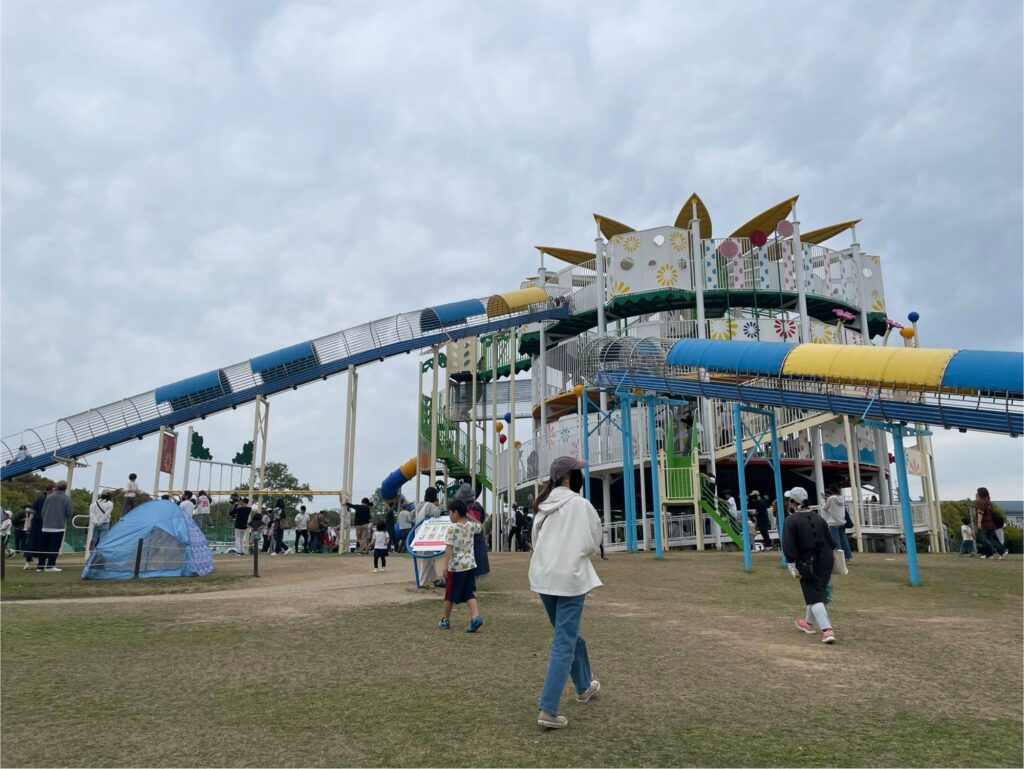 ひまわりの丘公園にある巨大遊具