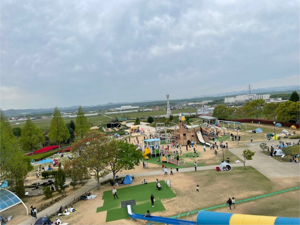 ひまわりの丘公園遊具一望